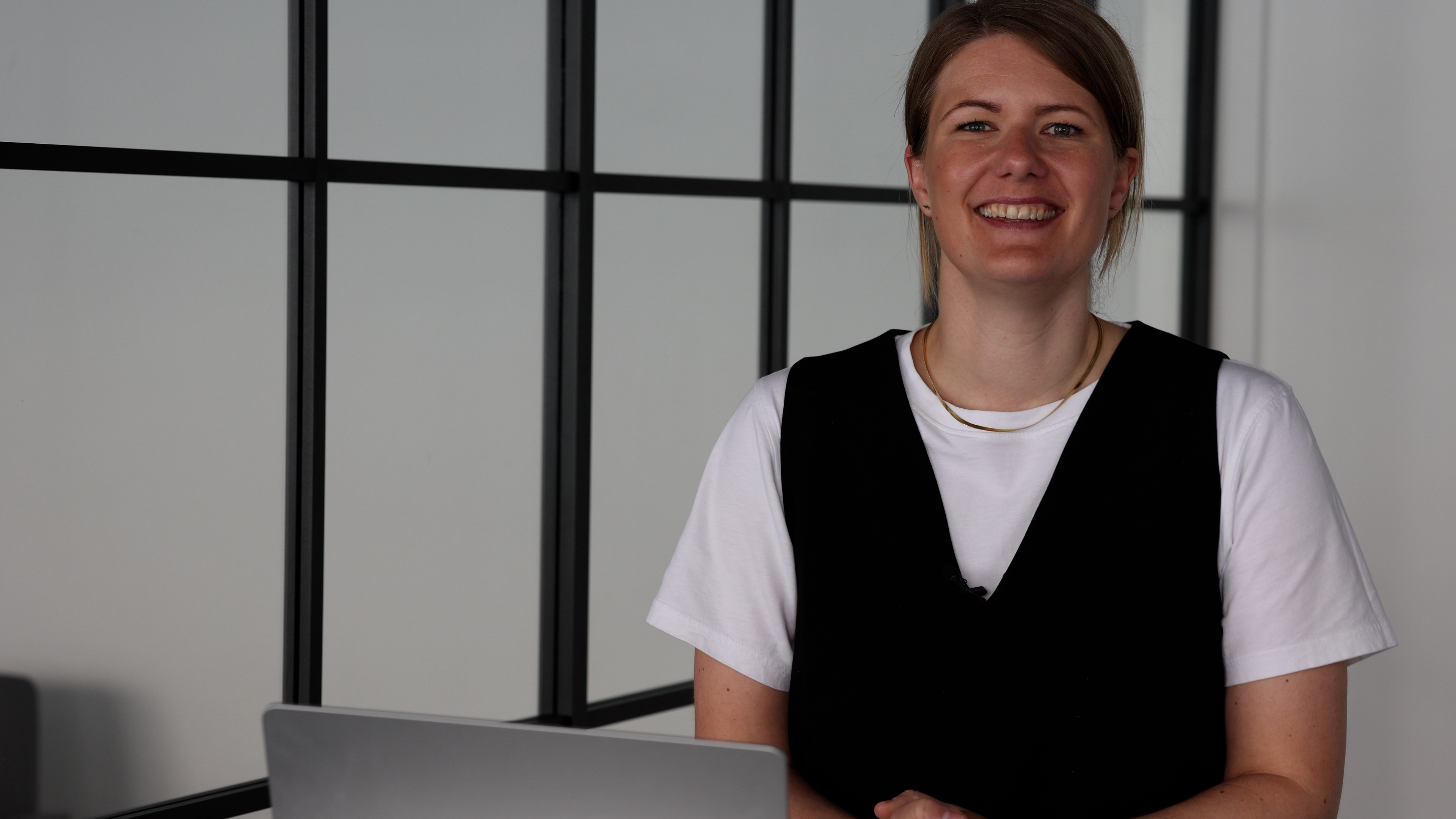 2I6A9996.MP4.00_48_29_24.Still002