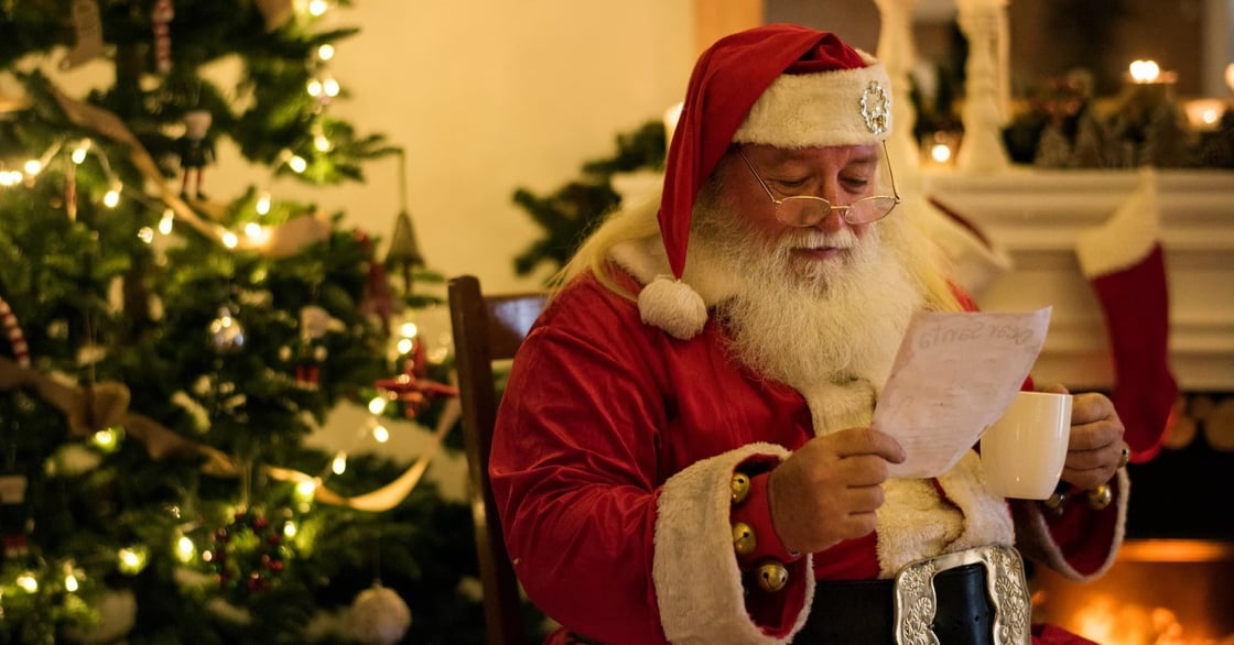 Julemanden læser en ønskeliste